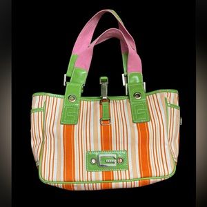 Guess hand bag. (OPEN TO OFFERS)